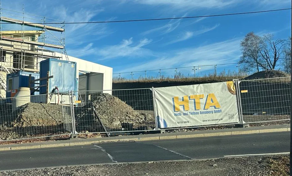 Bauzaunbanner für die Firma HTA Annaberg GmbH